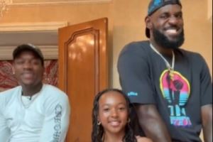 詹姆斯带女儿朱莉与网红Tylil James秀舞技 老詹表情亮了！