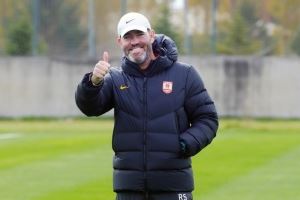 长春气温骤降 亚泰将士直面低温备战保级决战