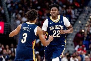 手感冰凉!普尔半场5中0仅靠罚球拿到4分 三分4中0