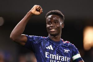 天空:萨卡尚未和阿森纳达成最终协议,但续约谈判进展非常积极 天空:萨卡尚未和阿森纳达成最终协议,但续约谈判进展非常积极